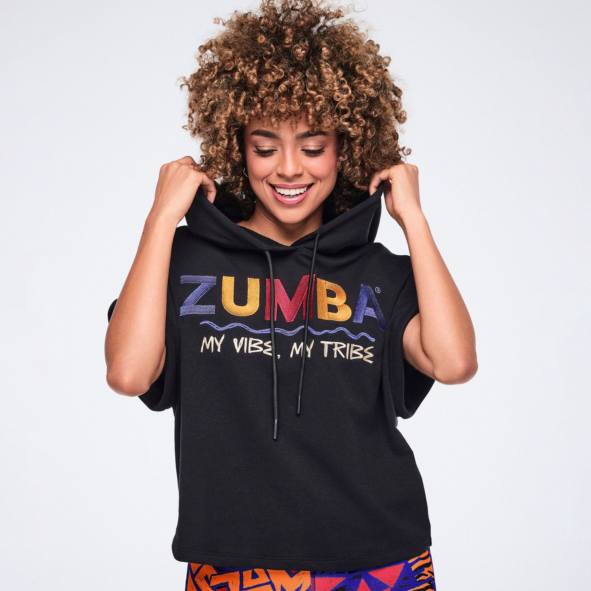 Wildbeat Short Sleeve Crop Pullover Hoodie עליונית זומבה