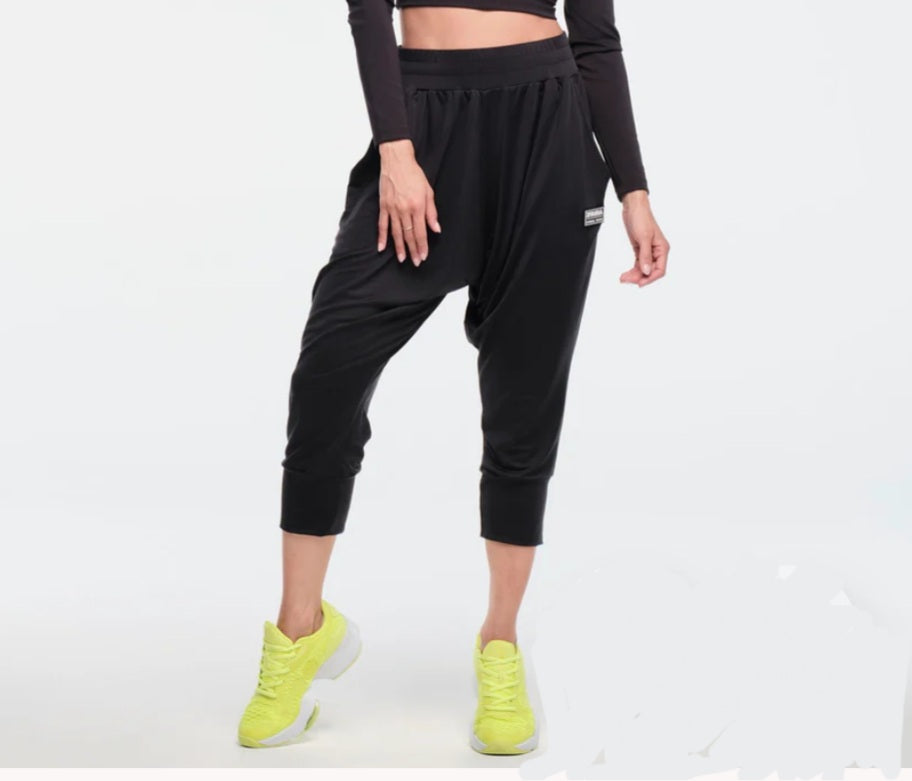 Funscape Harem Crop Pants - Bold Black מכנס שקי קקי זומבה