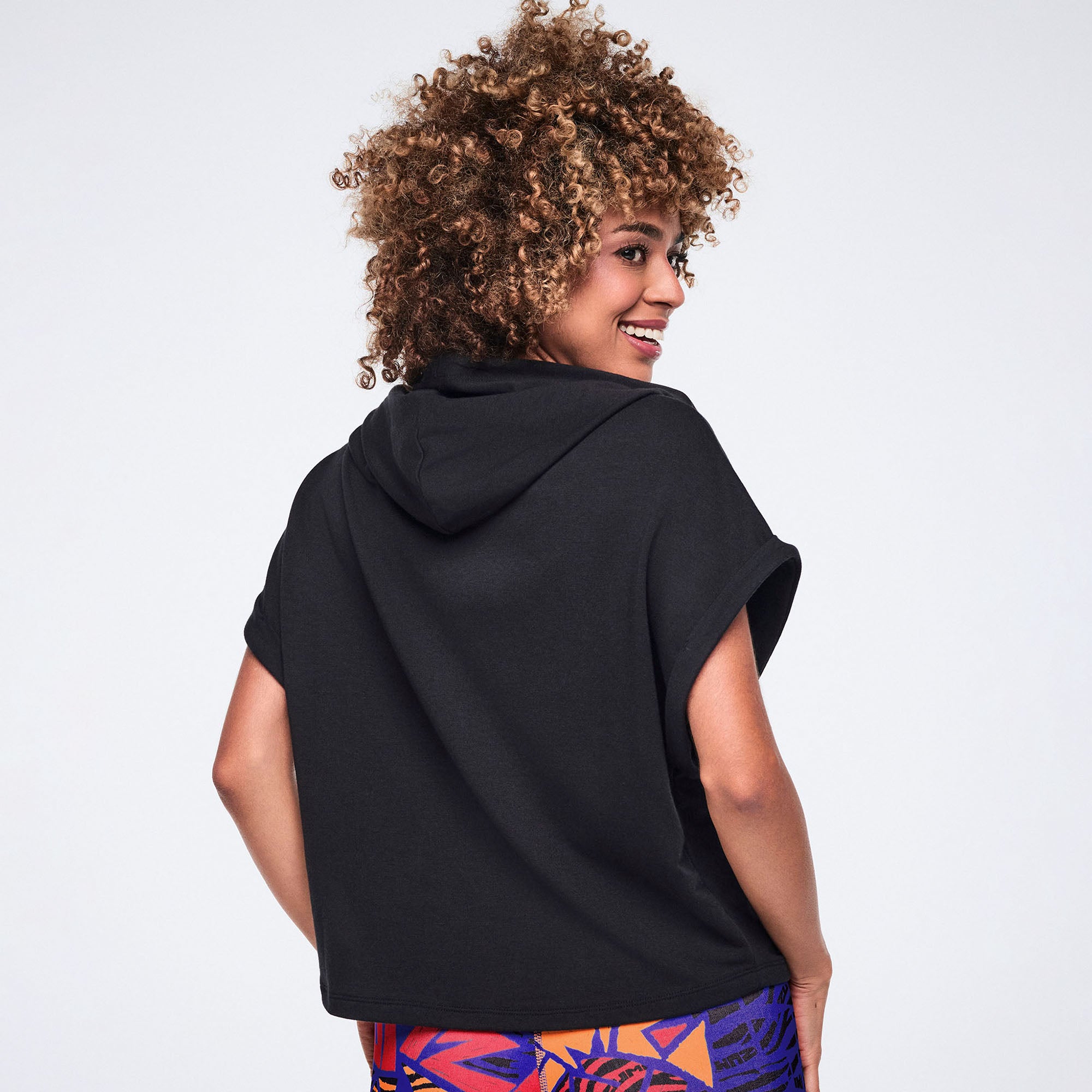 Wildbeat Short Sleeve Crop Pullover Hoodie עליונית זומבה